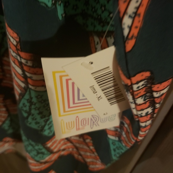 XL Lularoe Irma - Picture 4 of 4